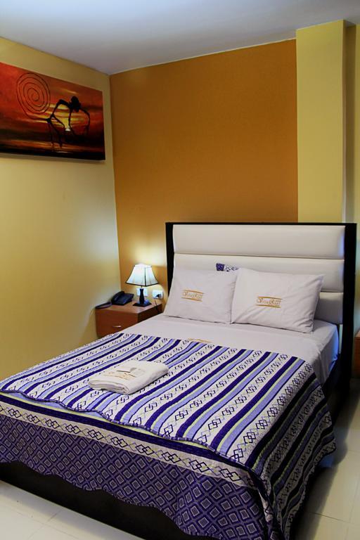 Villa Real Hotel & Suites Чиклайо Стая снимка