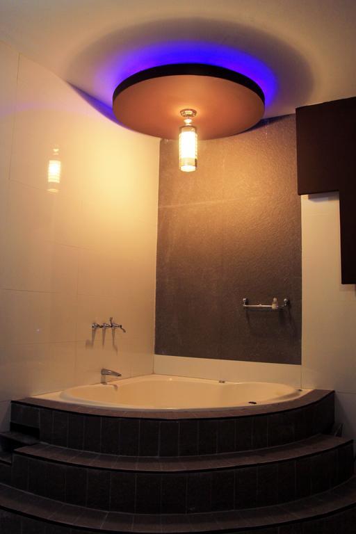 Villa Real Hotel & Suites Чиклайо Стая снимка
