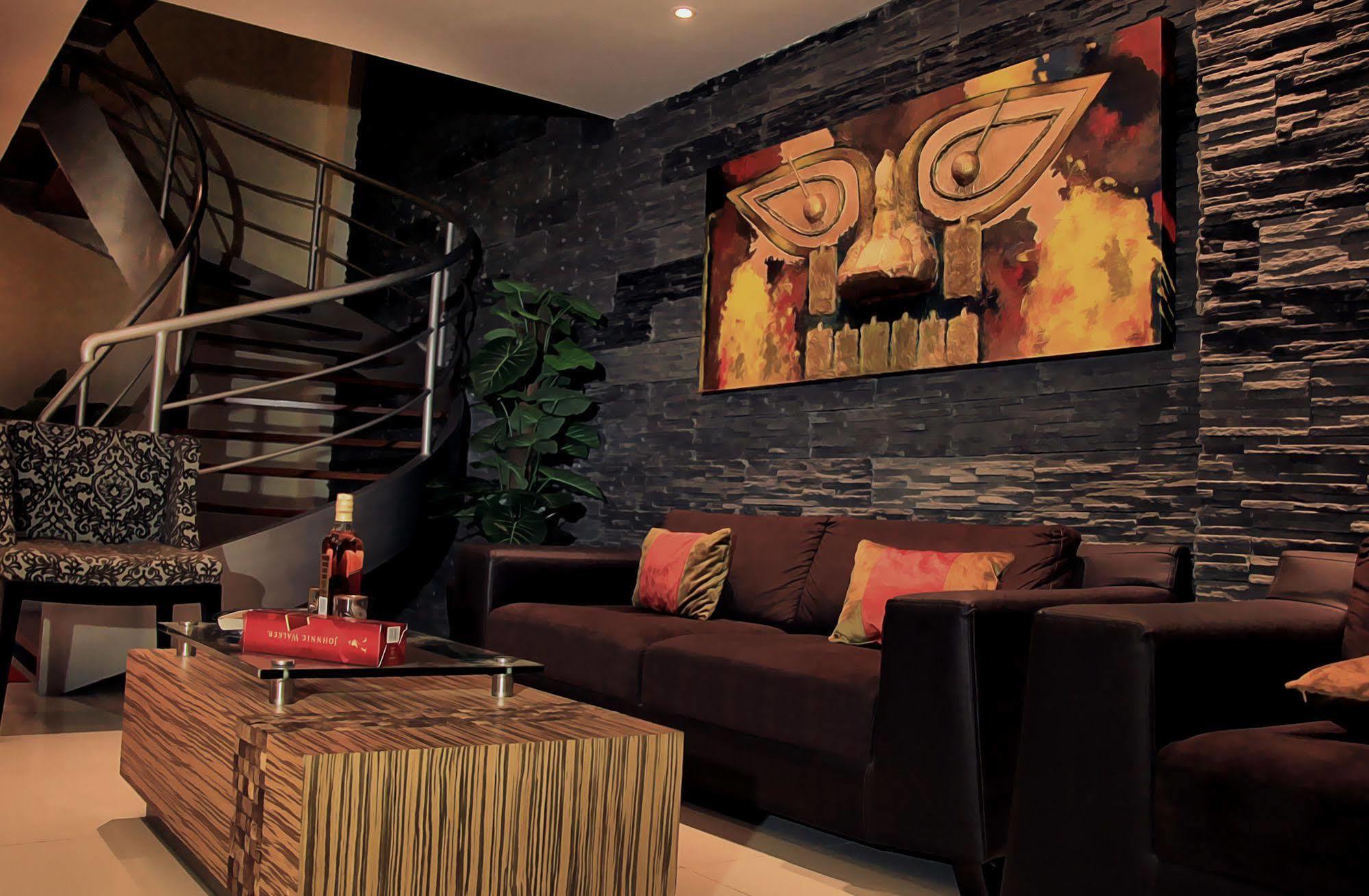 Villa Real Hotel & Suites Чиклайо Екстериор снимка