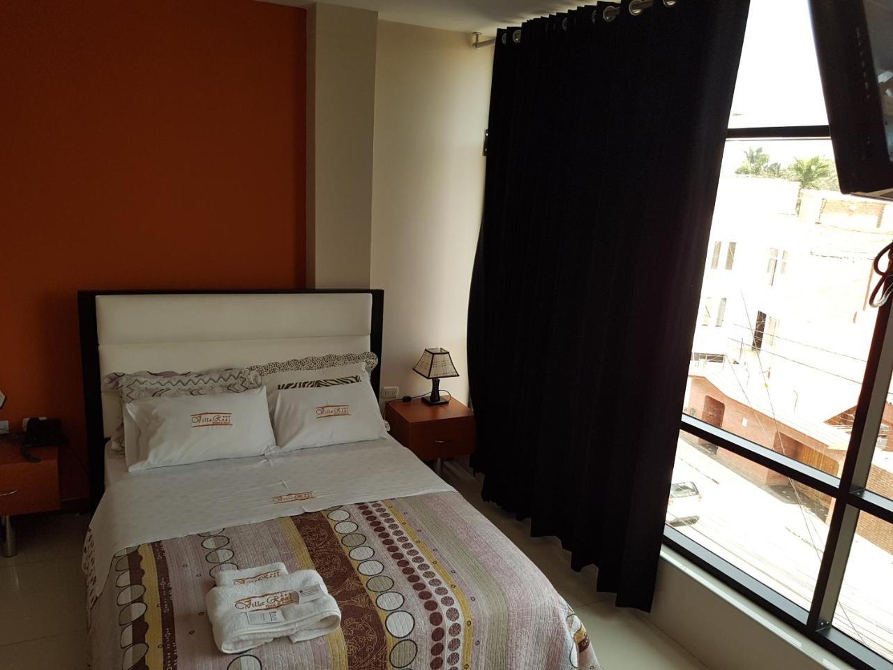 Villa Real Hotel & Suites Чиклайо Екстериор снимка