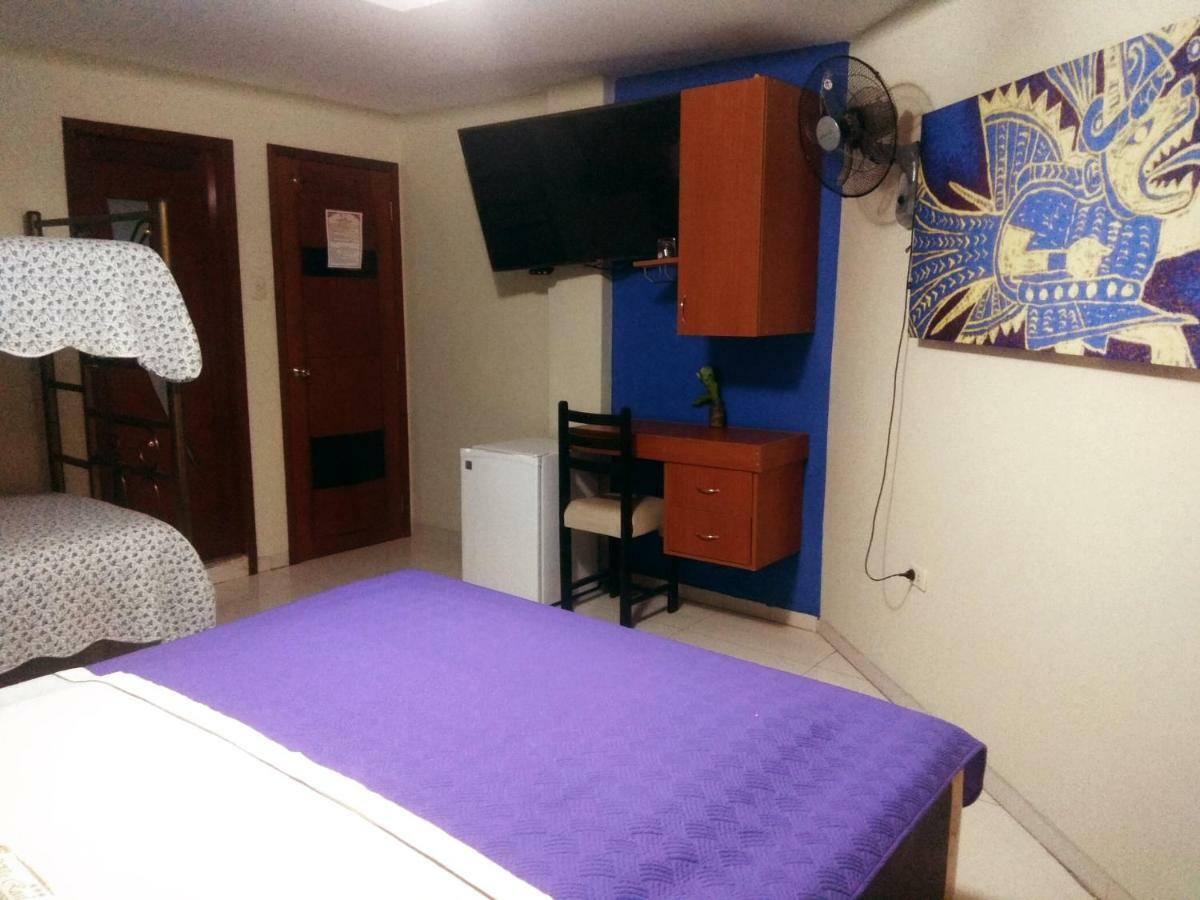 Villa Real Hotel & Suites Чиклайо Стая снимка